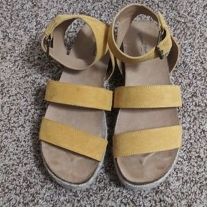 Universal Thread Sandals size 10